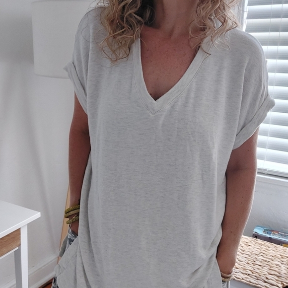 Lou & Grey Tops - Lou & Grey oatmeal V-Neck short sleeve split sides ultra soft shirt size large